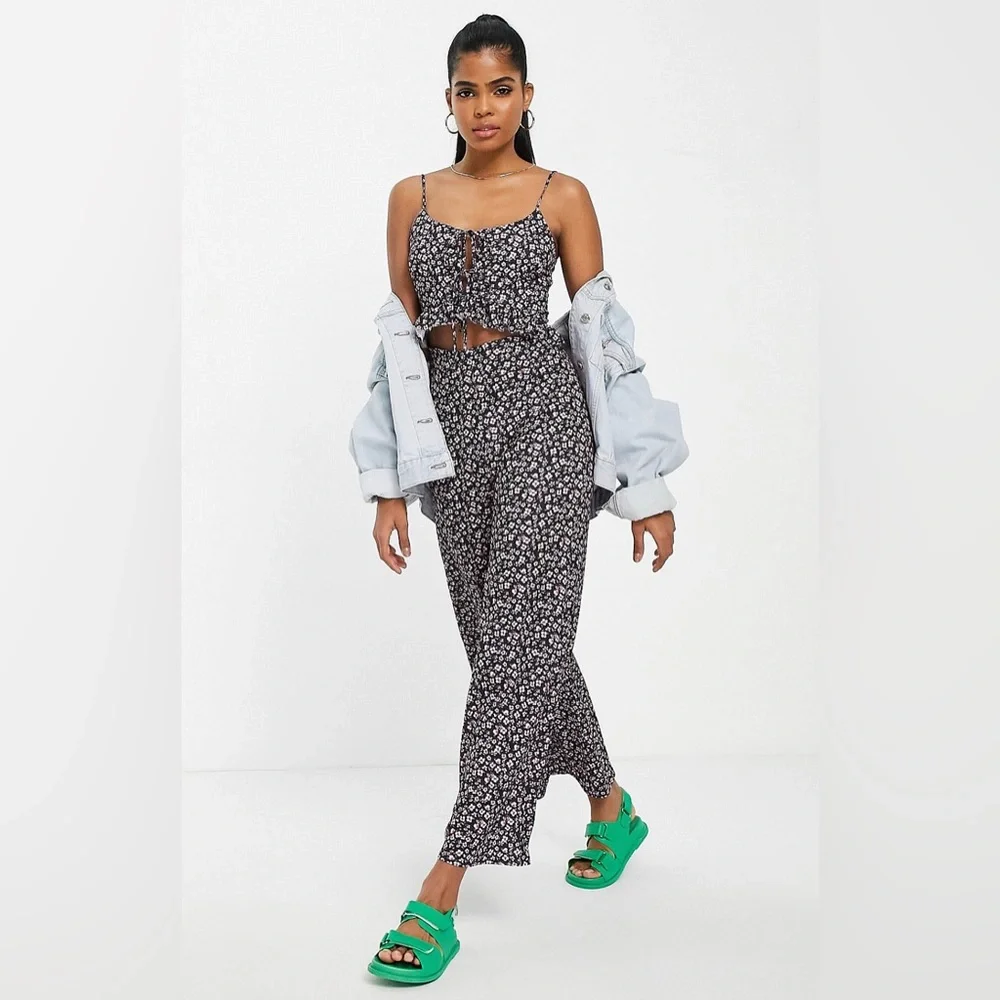 Strappy cami jumpsuit in floral print - Picture 2 of 3